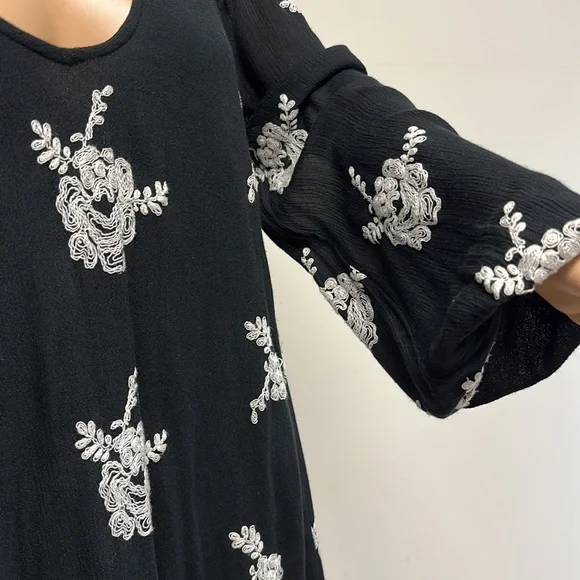 Free People Black mini dress with white embroidered rosette’s open back size M - Picture 6 of 14